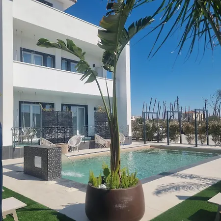 Viroga Aparthotel 4*