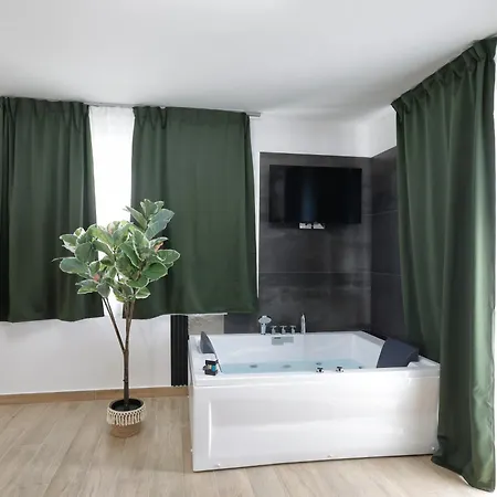Viroga Aparthotel 4*